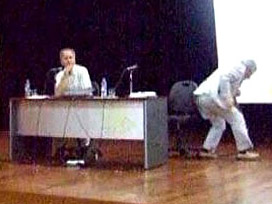 ÖSYM Başkanı'na yumurtalı saldırı Video