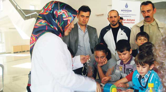 Mucitler Atölyesi'nde çocuklar bilimle tanışıyor
