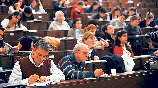 İstanbul Üniversitesi'nin yetmişlik öğrencileri