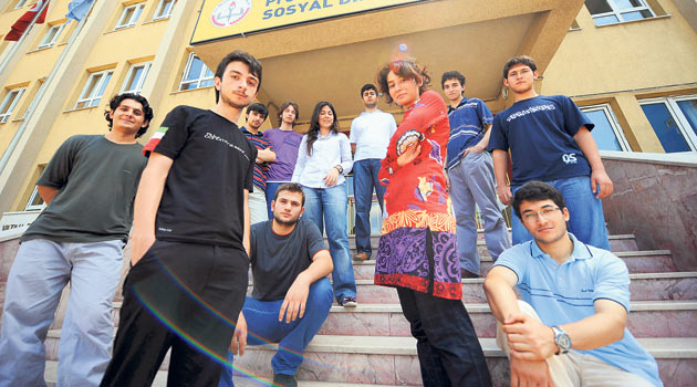 Ergenlik dönemi özelliklerini bilmek, sorunları azaltır