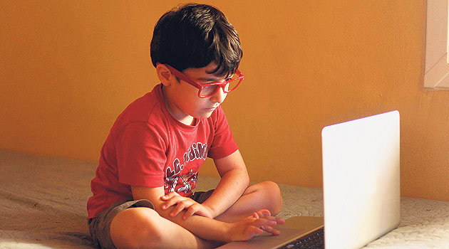Okula giden çocuğunuz internetin tehlikelerine maruz kalmasın!