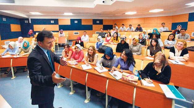 İyi bir eş ve anne-baba olmak için üniversitede ders görüyorlar