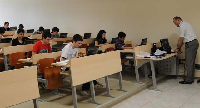 Bilim üreten öğrencilere altın madalya